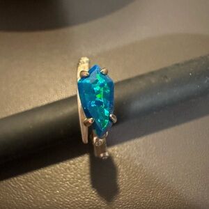 Kendra Scott Julia Ring in Turquoise Kyocera Opal Gold Tone Size S/M 5-6